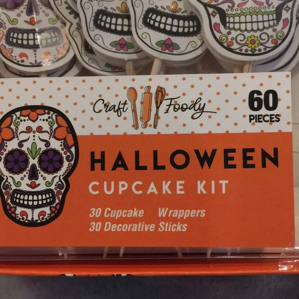 Skull Halloween Dia Des Las Muertos Cupcake Kit NWT set of 30 liners & picks